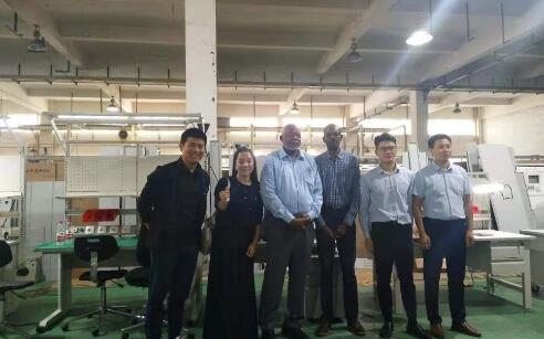 南非最大的军工企业某公司一行人莅临我司考察防静电工作台的生产车间